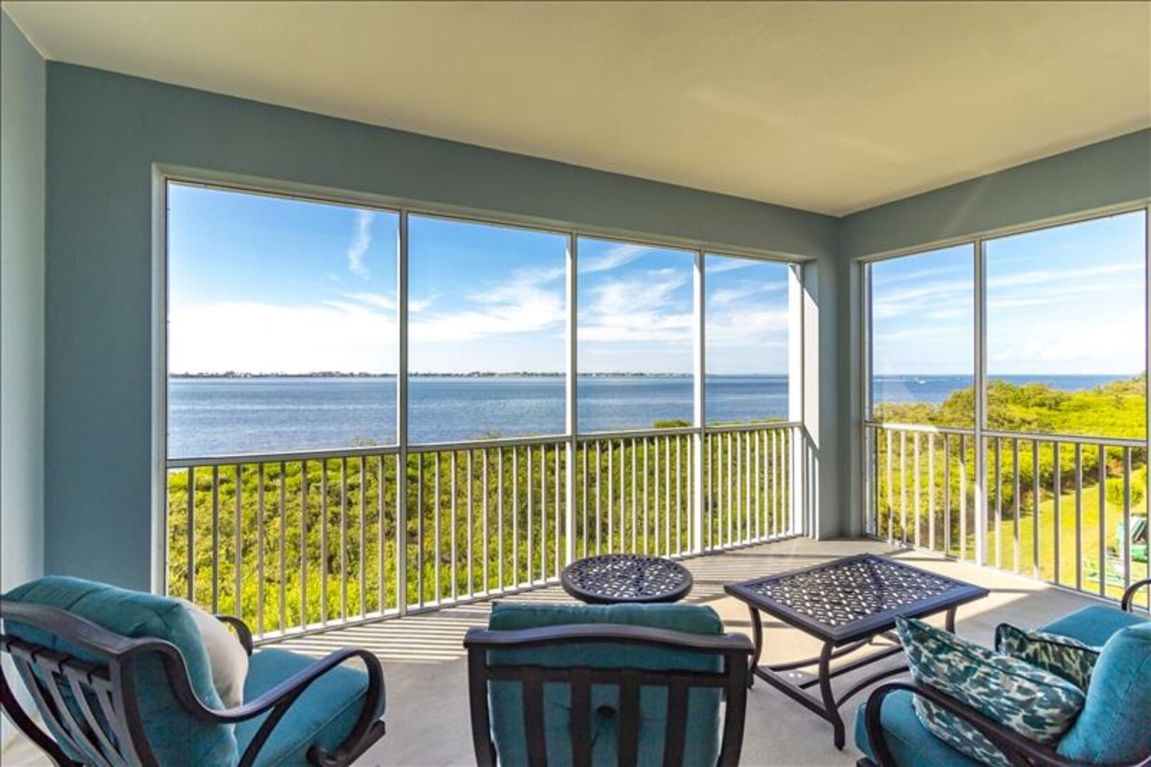 Screened Lanai w/Gorgeous views of Anna Maria Sound