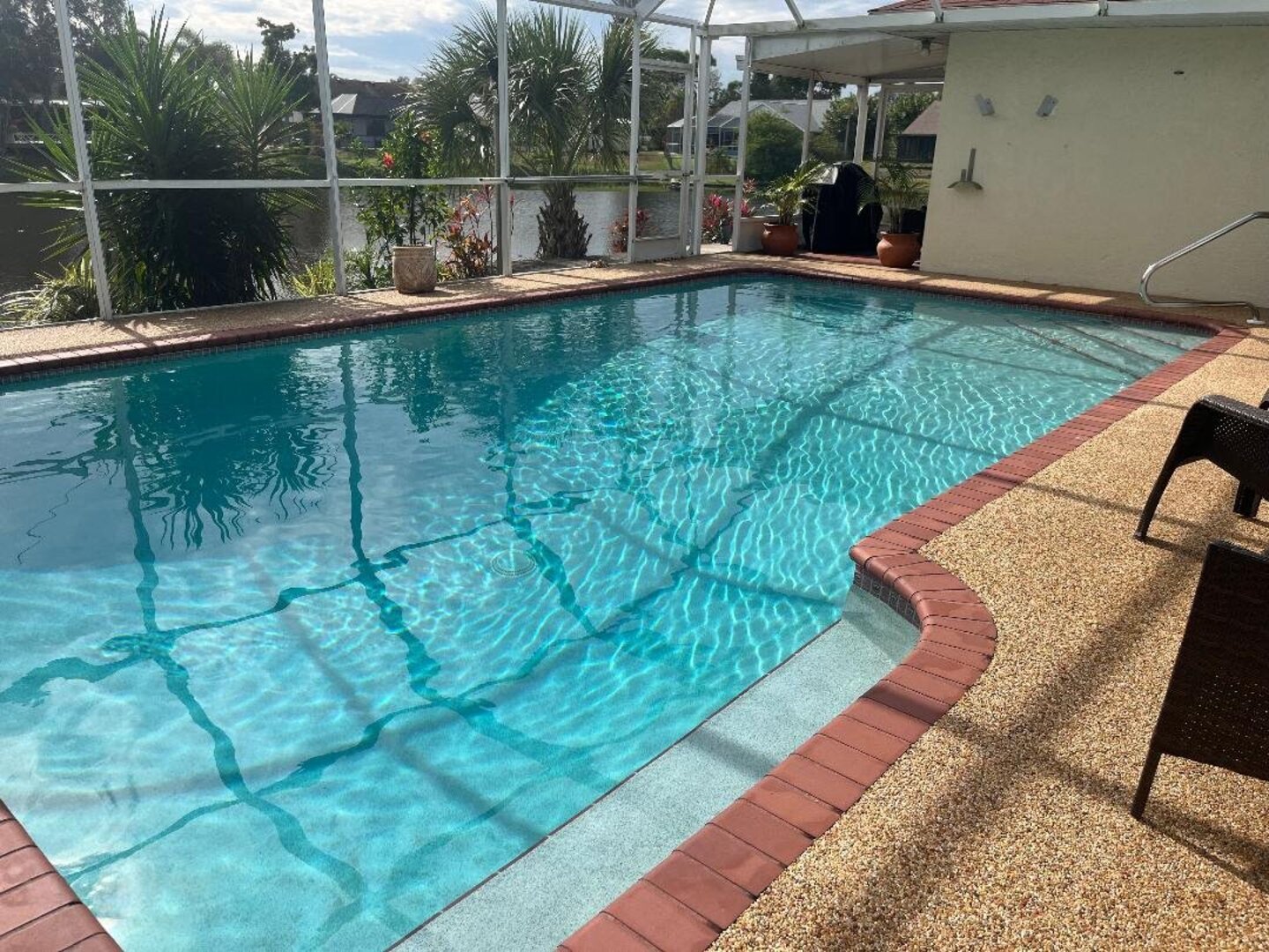 Doors opening to pool with screened in lanai